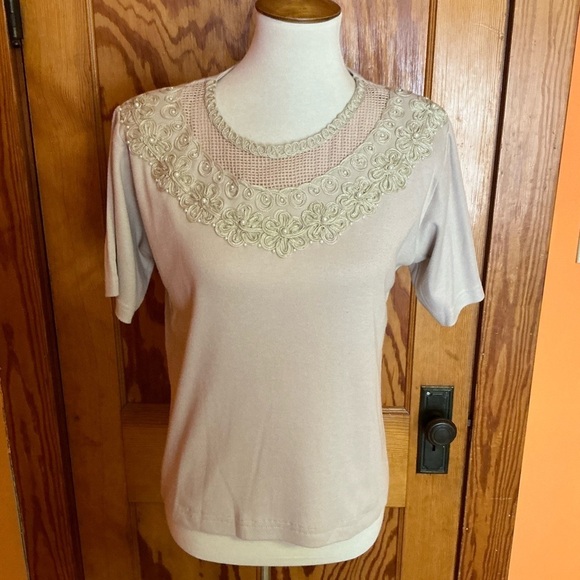 Vintage 90s feminine tan top - Picture 5 of 10
